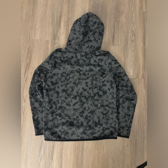 Nike black camouflage tech fleece (no zip up on the arm) Size M Men - Picture 5 of 8